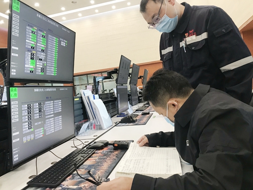 王大真到新疆宜化、新疆宜化礦業(yè)走訪慰問干部職工(圖1)