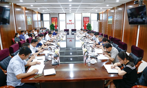 宜昌市國資委黨委書記、主任吳正新帶隊到宜化集團(tuán)調(diào)研(圖1)