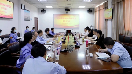 湖北省稅務(wù)局黨委委員、副局長何小平一行到楚星公司現(xiàn)場調(diào)研(圖2)