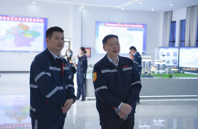 黃智華、王大真一行到新疆宜化和新疆宜化礦業(yè)現(xiàn)場調(diào)研(圖3)