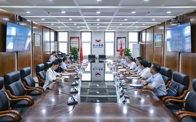 農(nóng)行湖北省分行黨委書記、行長厲文世一行到訪宜化集團(tuán)(圖1)