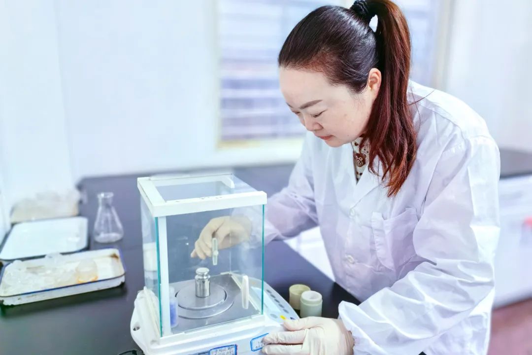 【宜化榜樣】股份公司黃冬燕：立足分析崗位，爭當(dāng)技術(shù)能手(圖3)