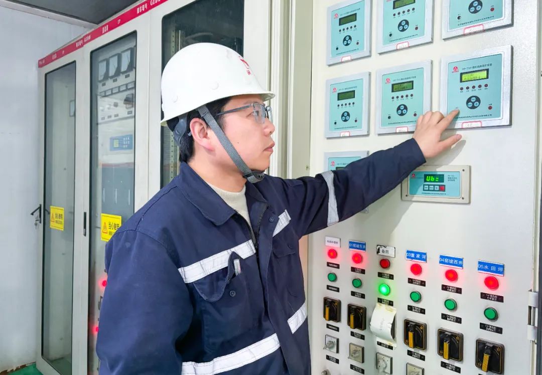 宜化礦業(yè)郭倉(cāng)?。簼M腔熱愛(ài)向機(jī)電，一片初心為礦山(圖3)