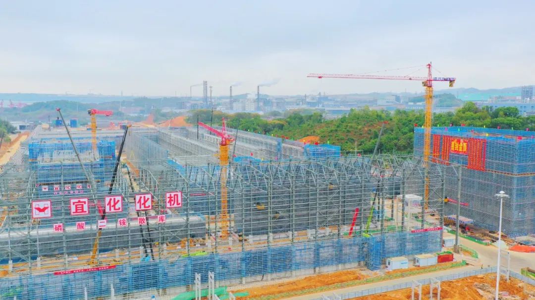 加速推進(jìn)！宜化楚星整體升級(jí)改造項(xiàng)目關(guān)鍵裝置主體結(jié)構(gòu)順利封頂(圖4)