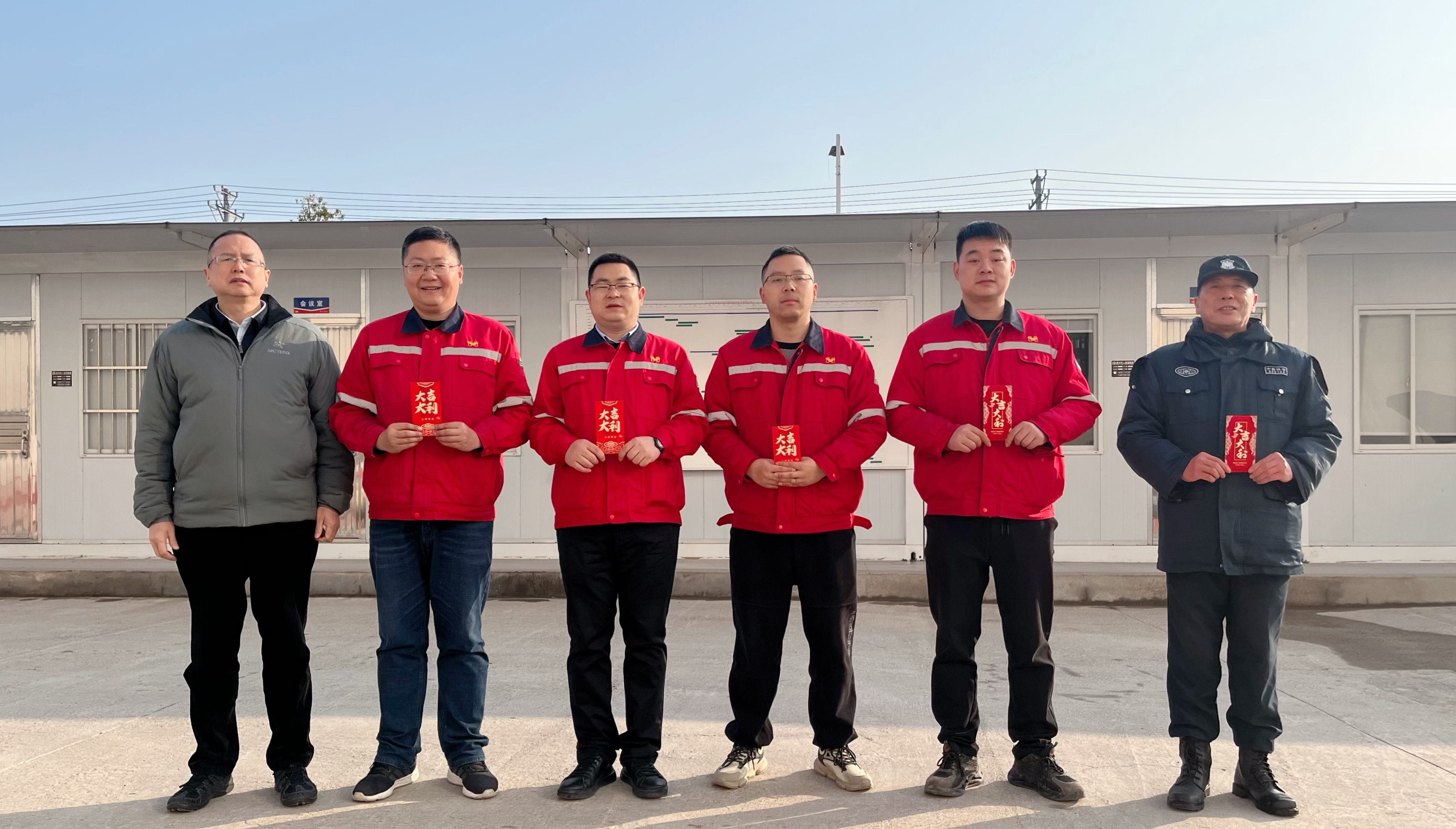 化機公司黨委書記、董事長、總經(jīng)理楊中澤到項目現(xiàn)場走訪慰問(圖2)