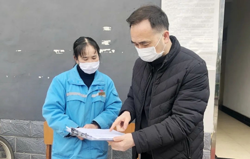 周金平先后到楚星公司、松滋肥業(yè)、實(shí)訓(xùn)基地和股份公司檢查疫情防控工作