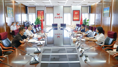 宜昌市總工會黨組書記、常務(wù)副主席皮祖武一行到宜化集團(tuán)調(diào)研