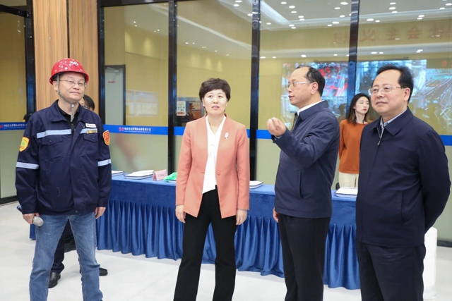 烏海市委副書(shū)記、市長(zhǎng)崔景英一行到宜化集團(tuán)調(diào)研