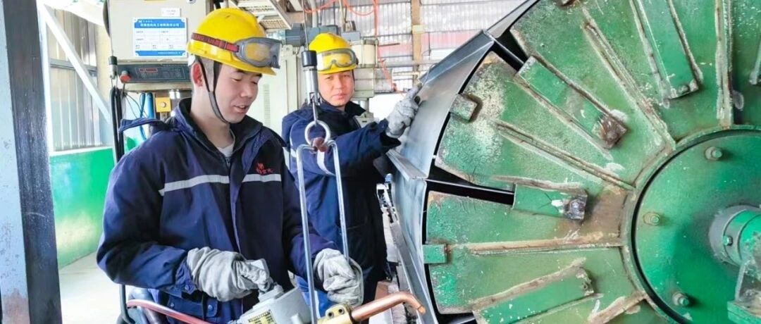 青海宜化電石分廠電極殼班：加強標(biāo)準(zhǔn)化建設(shè)，保障電石爐長周期穩(wěn)定運行